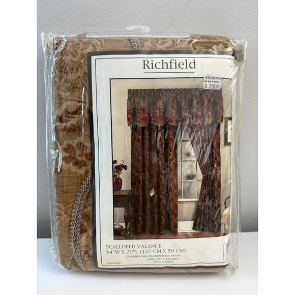 Richfield Scalloped Valance 54” W X 20” L (137 CM X 50 CM) New - Picture 2 of 4